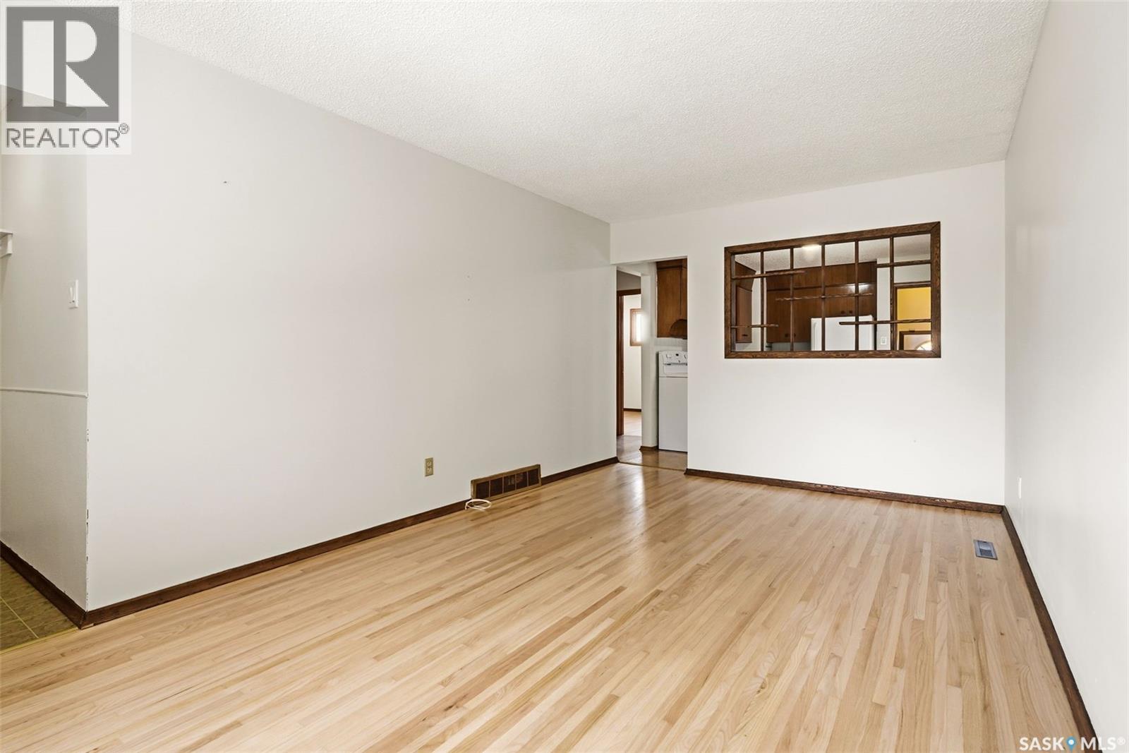 2145 Lindsay Street, Regina, Saskatchewan  S4N 3C1 - Photo 6 - SK032476