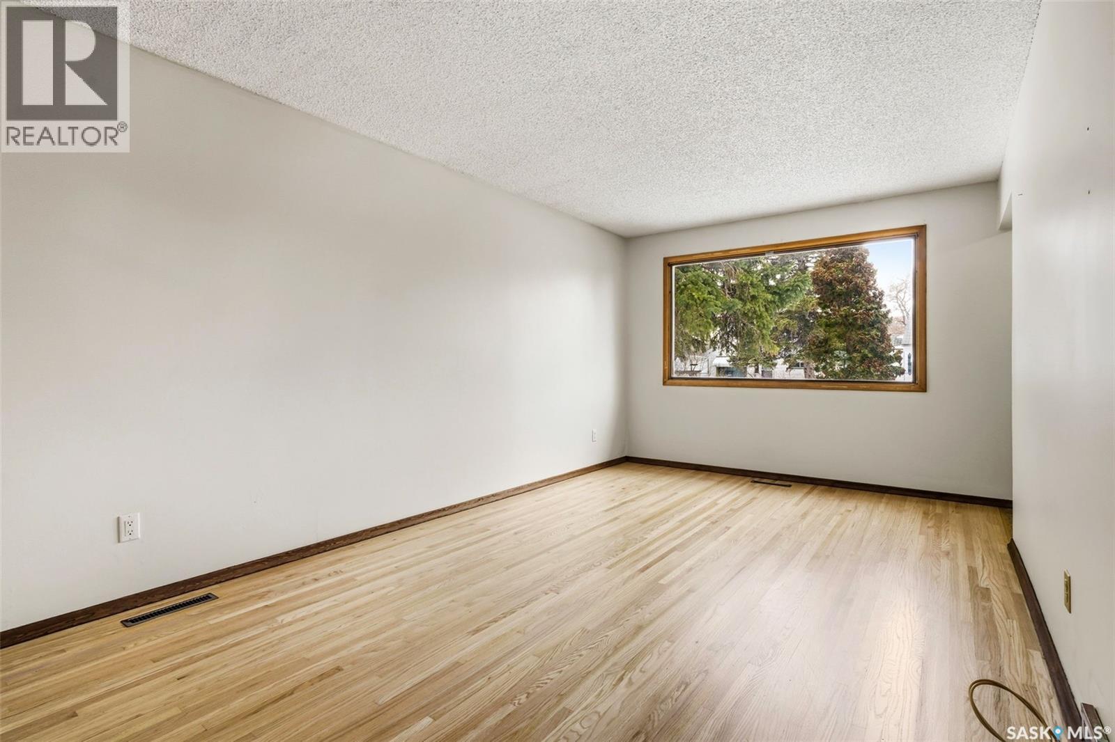 2145 Lindsay Street, Regina, Saskatchewan  S4N 3C1 - Photo 4 - SK032476