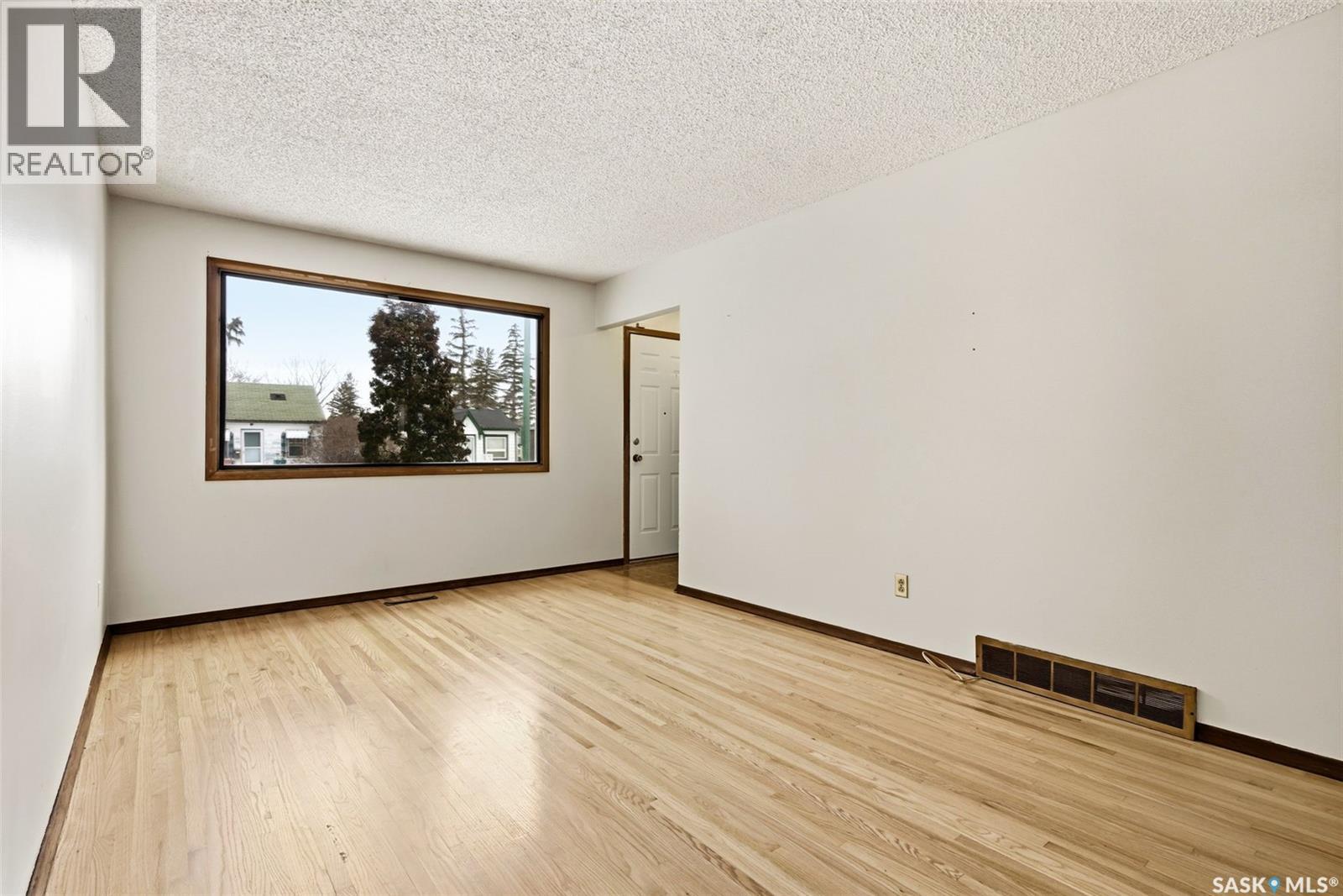 2145 Lindsay Street, Regina, Saskatchewan  S4N 3C1 - Photo 5 - SK032476