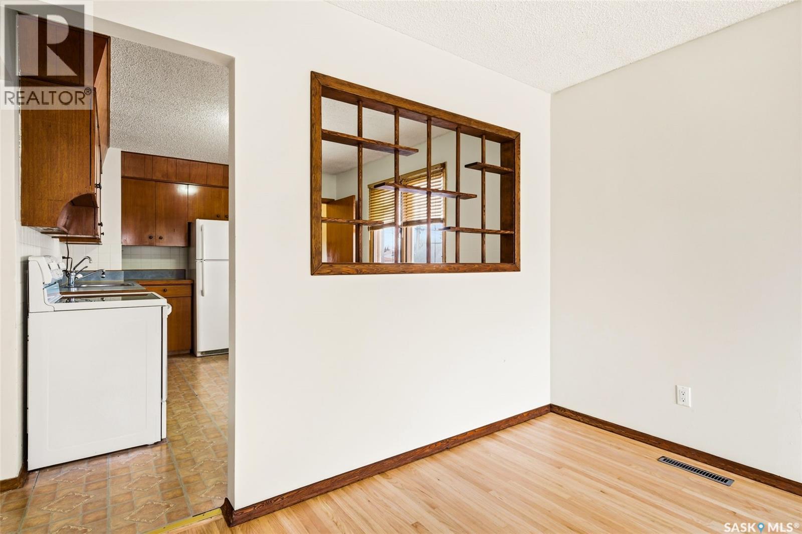 2145 Lindsay Street, Regina, Saskatchewan  S4N 3C1 - Photo 7 - SK032476