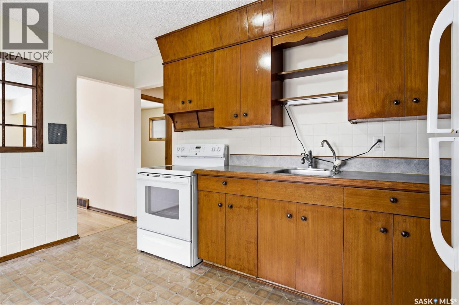 2145 Lindsay Street, Regina, Saskatchewan  S4N 3C1 - Photo 9 - SK032476