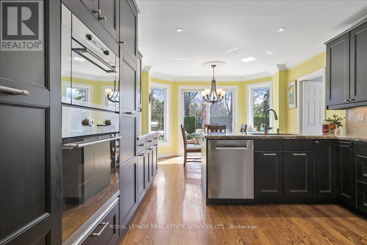 1401 The Links Drive, Oakville, Ontario  L6M 2N4 - Photo 10 - W12977406