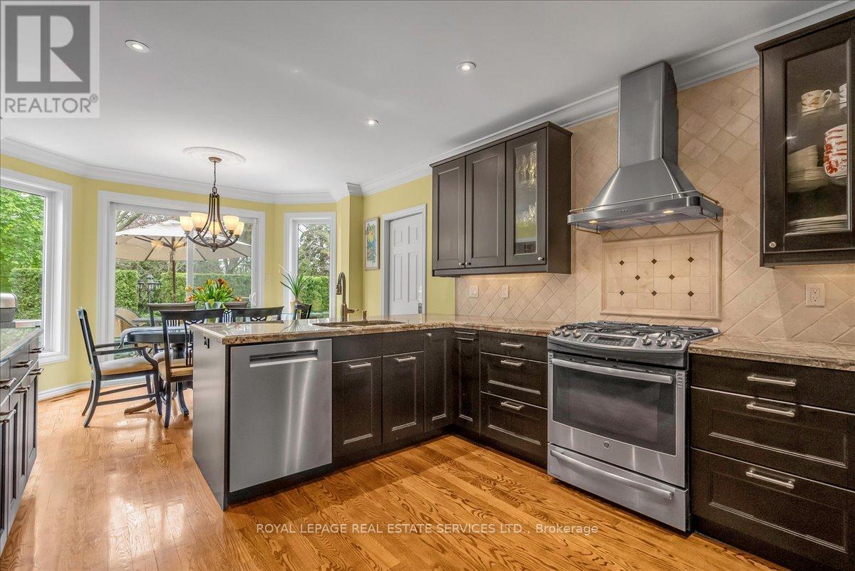 1401 The Links Drive, Oakville, Ontario  L6M 2N4 - Photo 13 - W12977406