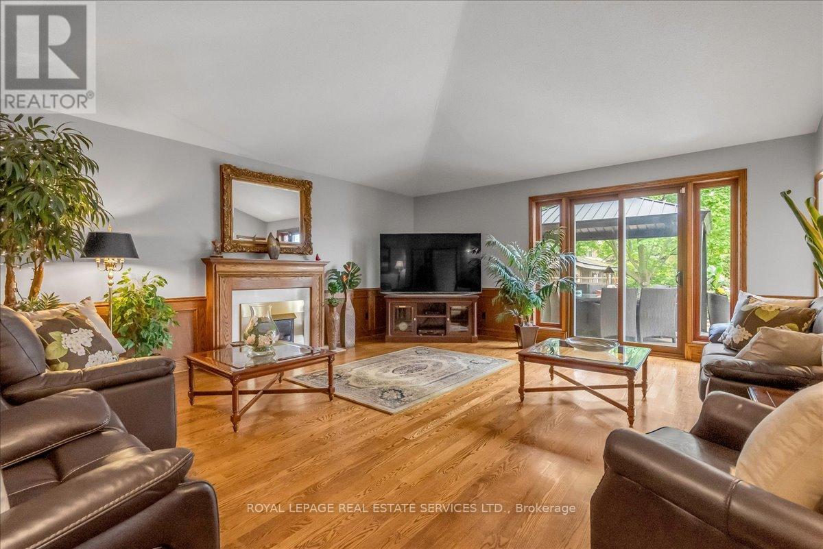 1401 The Links Drive, Oakville, Ontario  L6M 2N4 - Photo 15 - W12977406