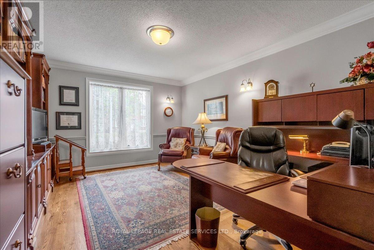 1401 The Links Drive, Oakville, Ontario  L6M 2N4 - Photo 17 - W12977406