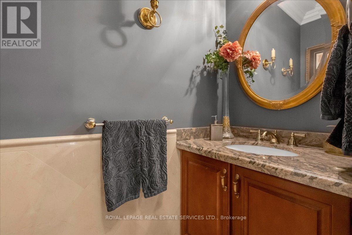 1401 The Links Drive, Oakville, Ontario  L6M 2N4 - Photo 18 - W12977406