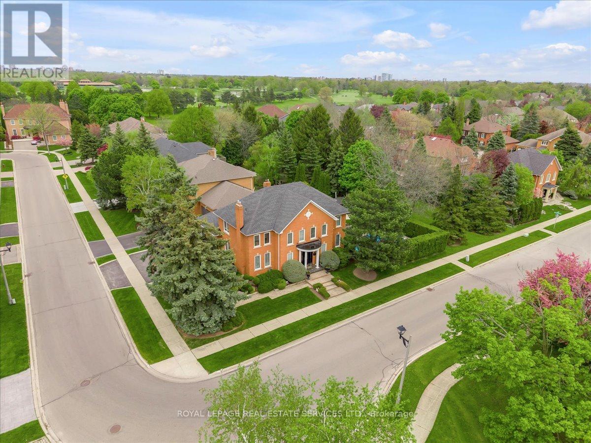 1401 The Links Drive, Oakville, Ontario  L6M 2N4 - Photo 2 - W12977406