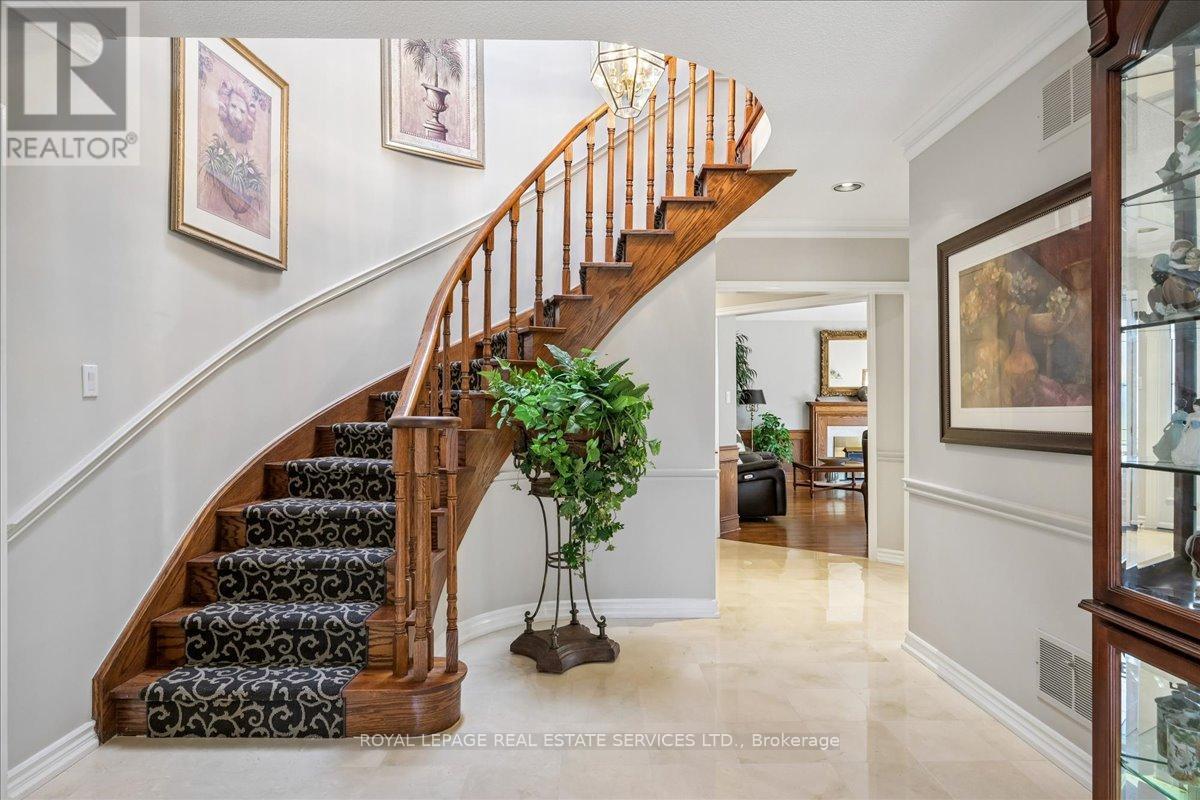 1401 The Links Drive, Oakville, Ontario  L6M 2N4 - Photo 20 - W12977406