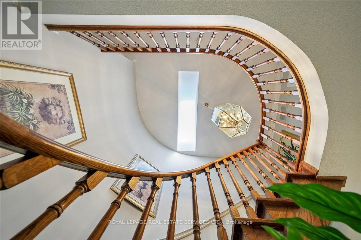 1401 The Links Drive, Oakville, Ontario  L6M 2N4 - Photo 21 - W12977406