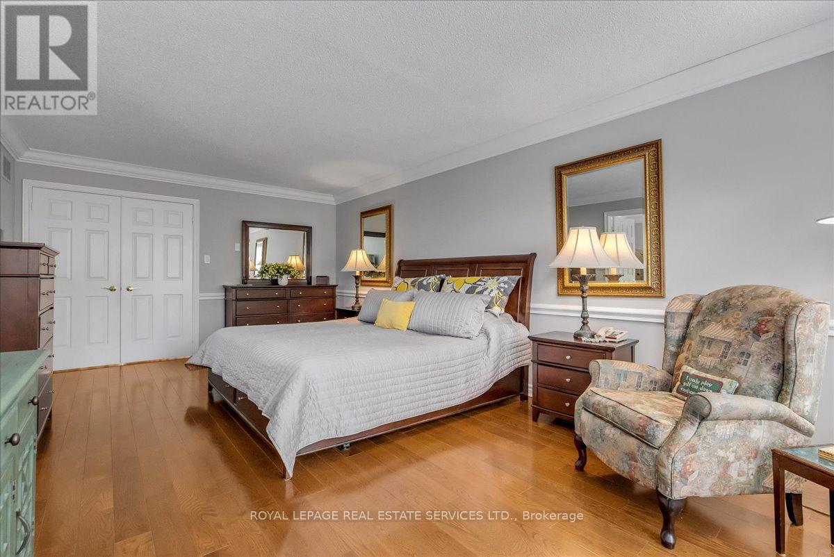 1401 The Links Drive, Oakville, Ontario  L6M 2N4 - Photo 24 - W12977406