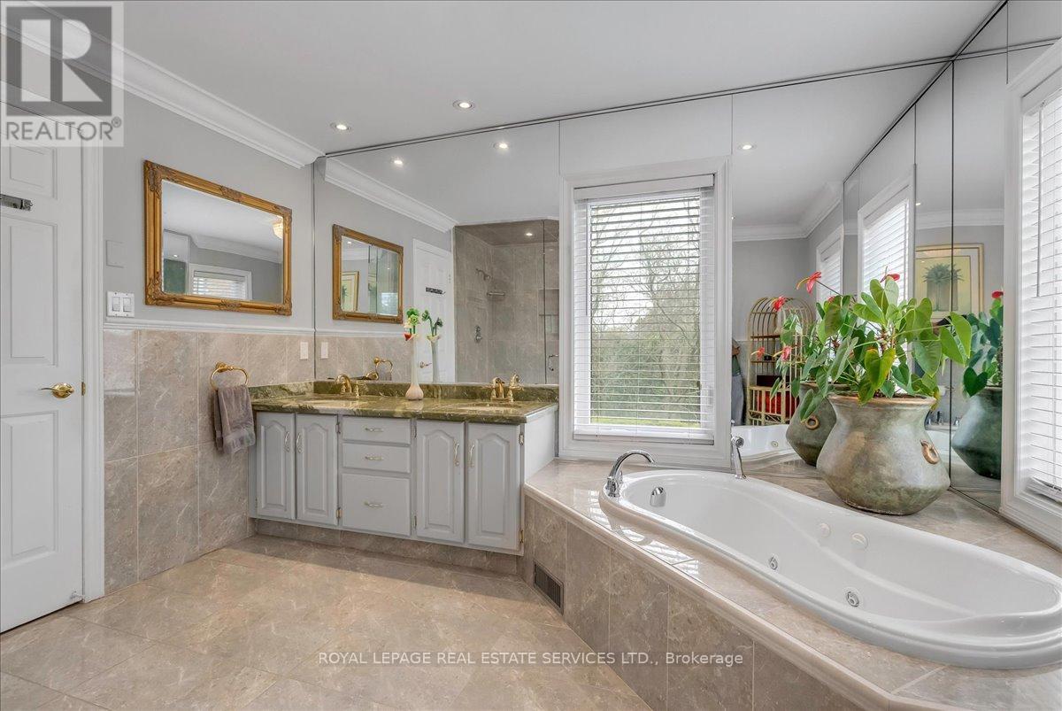 1401 The Links Drive, Oakville, Ontario  L6M 2N4 - Photo 25 - W12977406