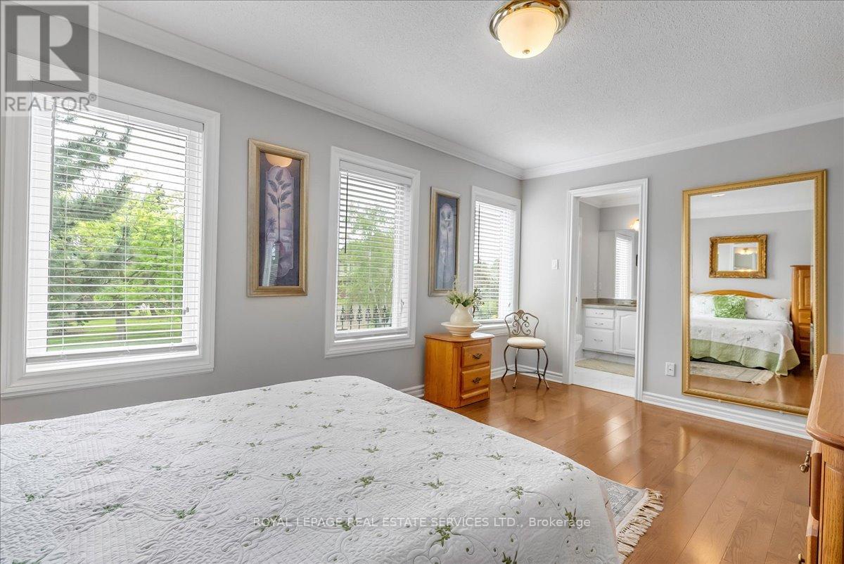 1401 The Links Drive, Oakville, Ontario  L6M 2N4 - Photo 28 - W12977406