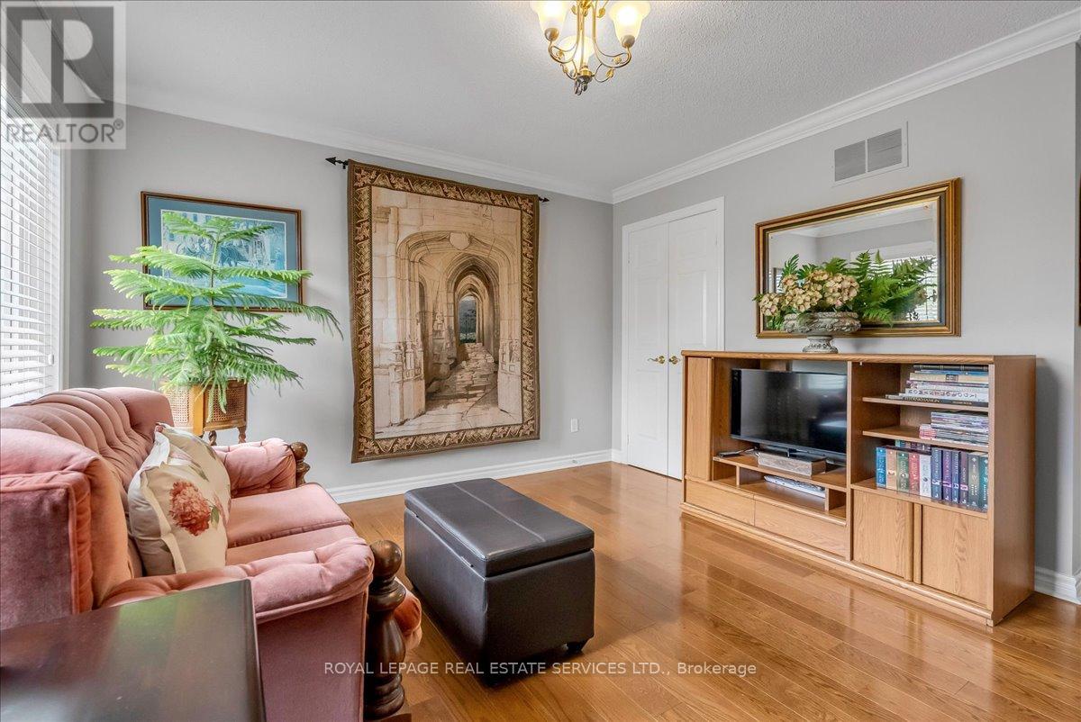 1401 The Links Drive, Oakville, Ontario  L6M 2N4 - Photo 32 - W12977406