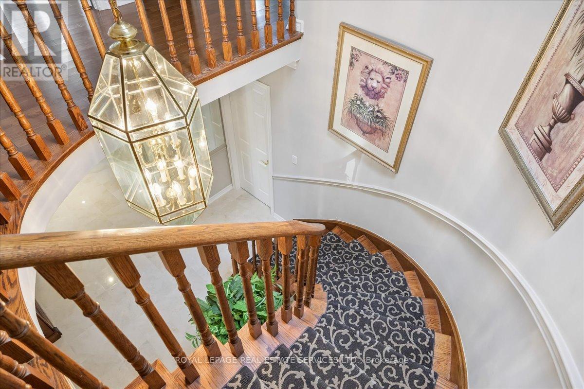 1401 The Links Drive, Oakville, Ontario  L6M 2N4 - Photo 34 - W12977406