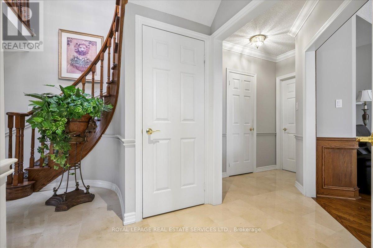 1401 The Links Drive, Oakville, Ontario  L6M 2N4 - Photo 35 - W12977406