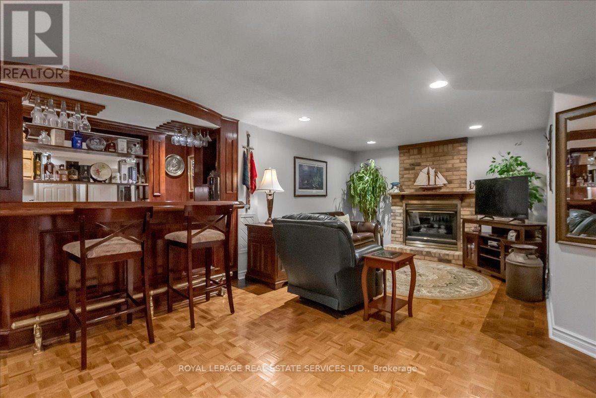 1401 The Links Drive, Oakville, Ontario  L6M 2N4 - Photo 36 - W12977406