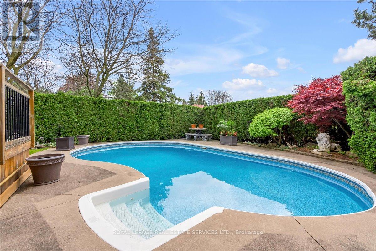 1401 The Links Drive, Oakville, Ontario  L6M 2N4 - Photo 43 - W12977406