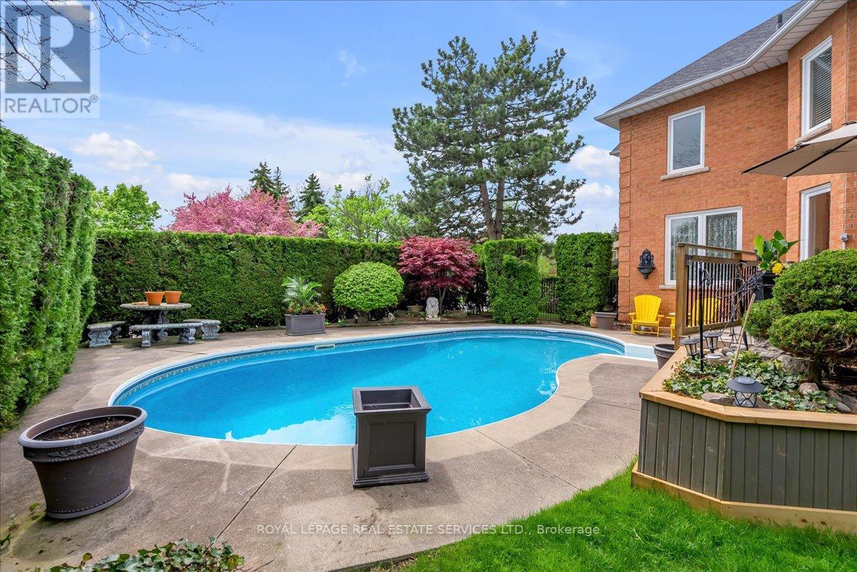 1401 The Links Drive, Oakville, Ontario  L6M 2N4 - Photo 47 - W12977406