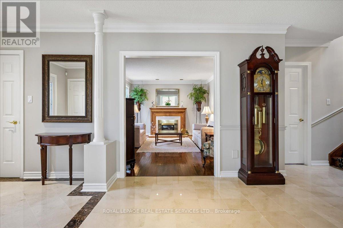 1401 The Links Drive, Oakville, Ontario  L6M 2N4 - Photo 5 - W12977406