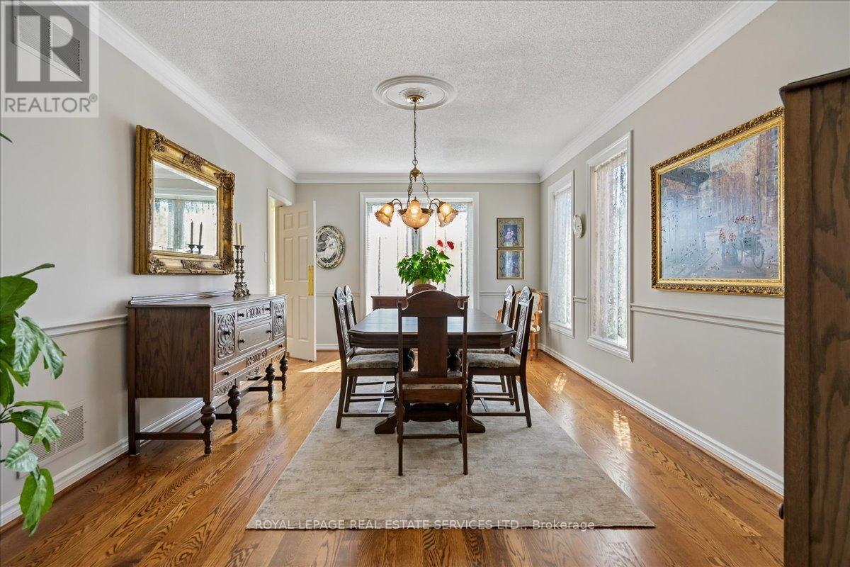 1401 The Links Drive, Oakville, Ontario  L6M 2N4 - Photo 7 - W12977406