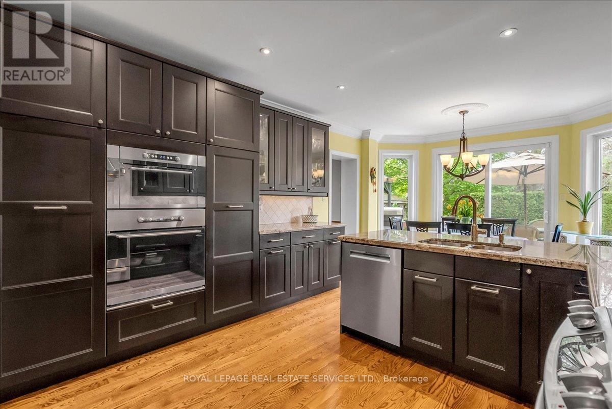 1401 The Links Drive, Oakville, Ontario  L6M 2N4 - Photo 9 - W12977406