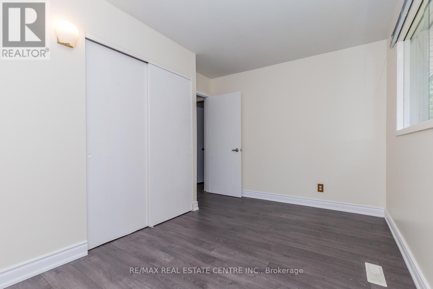 Upper - 1518 Oran Court, Mississauga, Ontario  L5N 1L3 - Photo 10 - W12977434