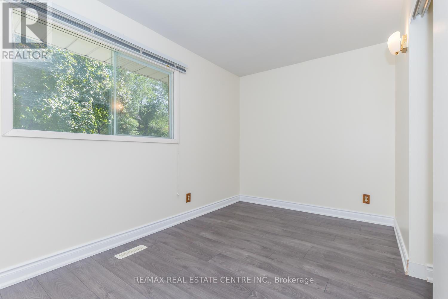 Upper - 1518 Oran Court, Mississauga, Ontario  L5N 1L3 - Photo 13 - W12977434