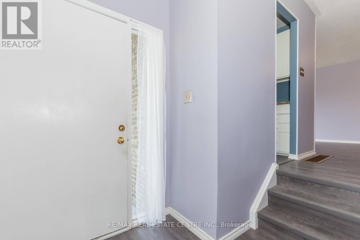 Upper - 1518 Oran Court, Mississauga, Ontario  L5N 1L3 - Photo 16 - W12977434
