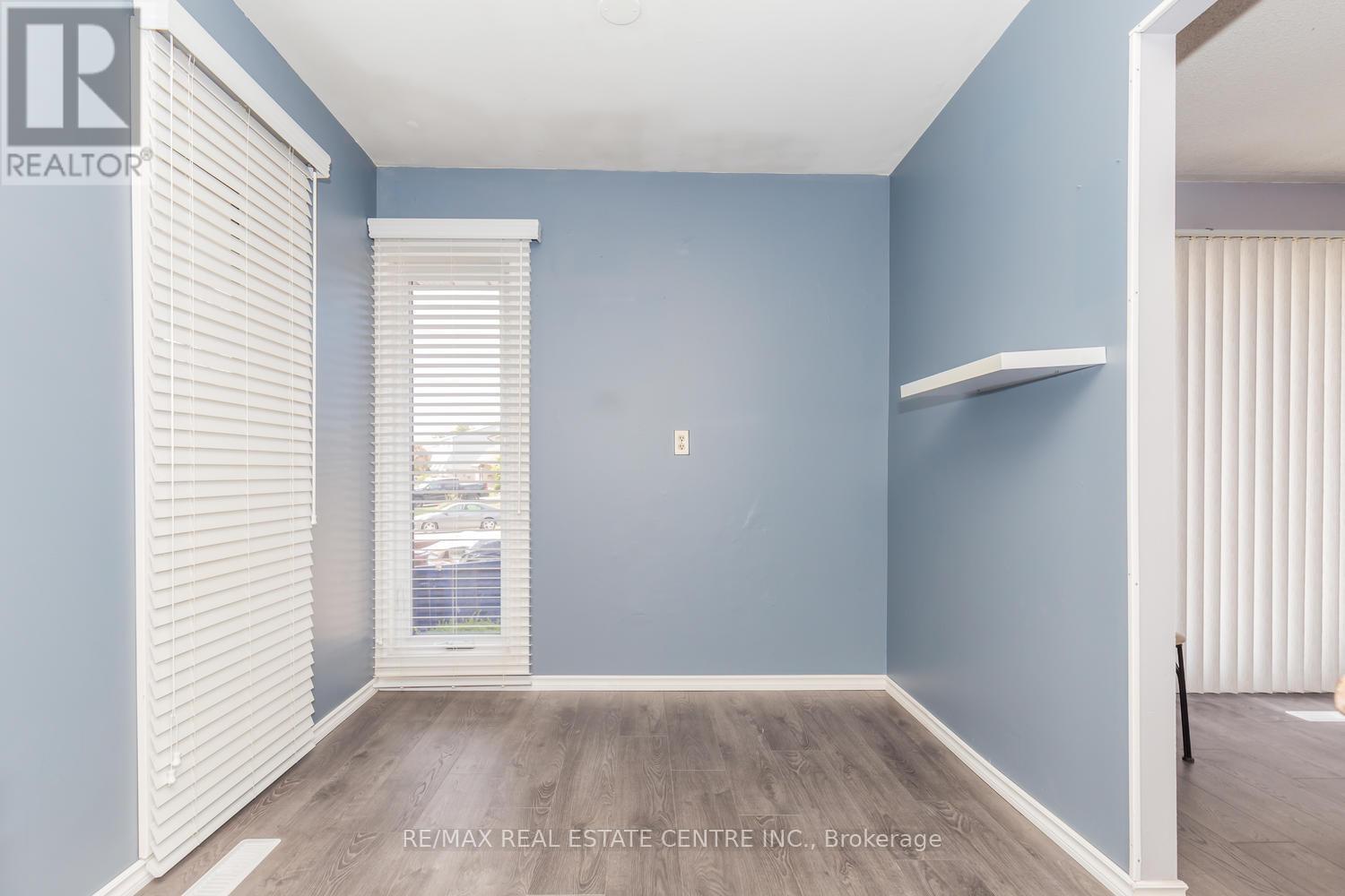 Upper - 1518 Oran Court, Mississauga, Ontario  L5N 1L3 - Photo 19 - W12977434