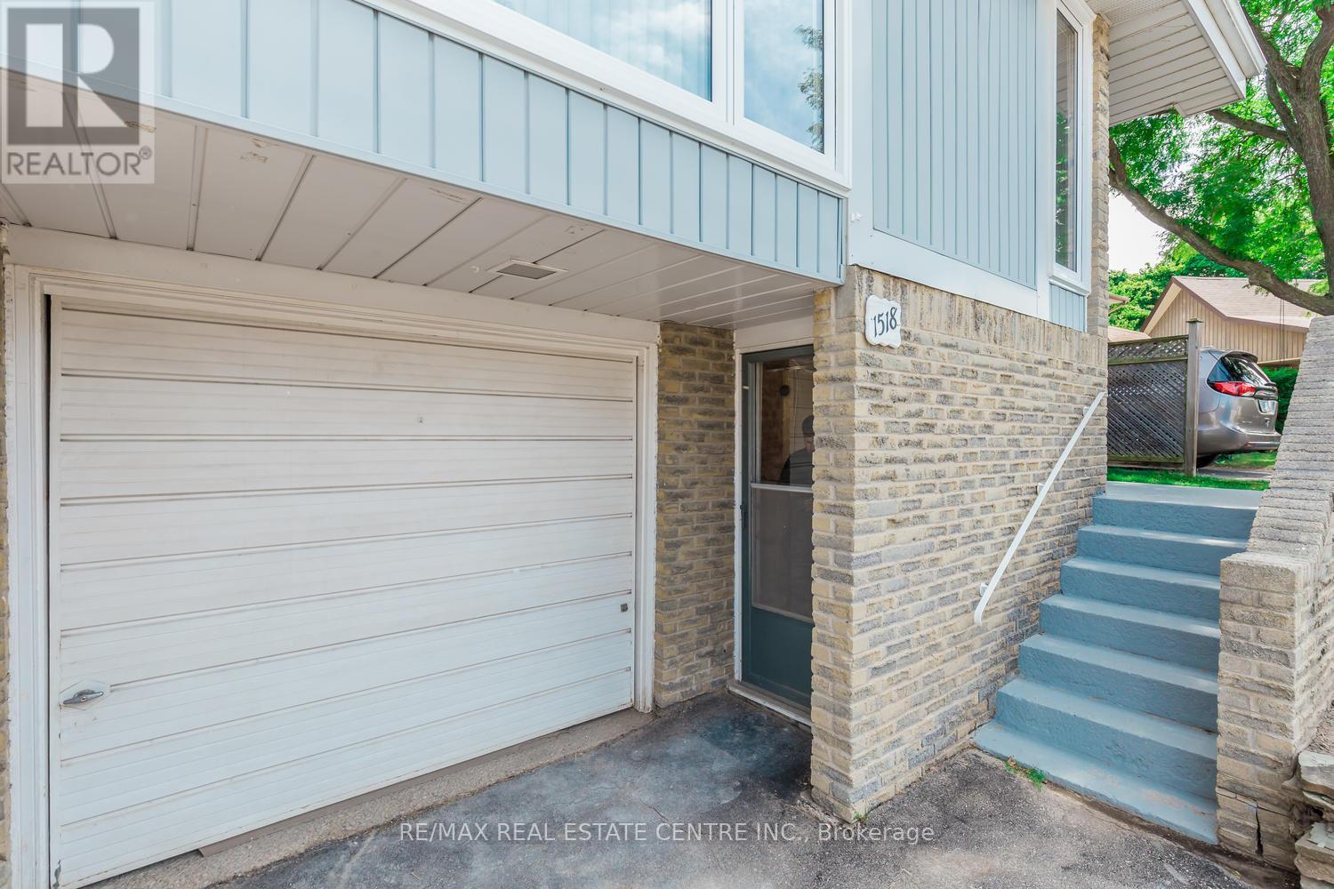 Upper - 1518 Oran Court, Mississauga, Ontario  L5N 1L3 - Photo 2 - W12977434