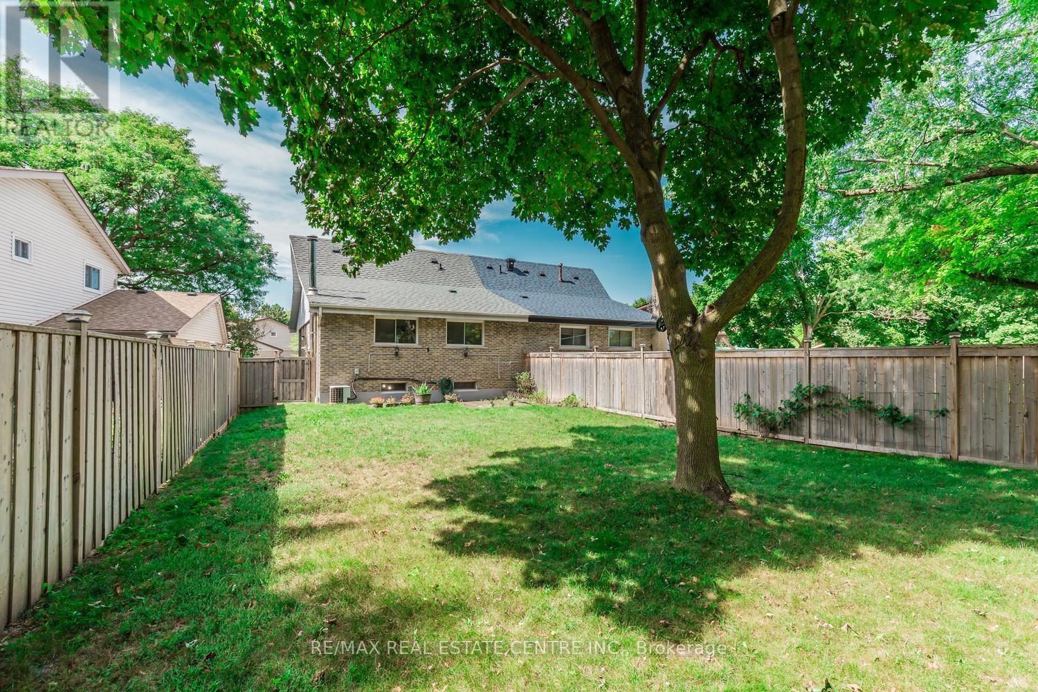 Upper - 1518 Oran Court, Mississauga, Ontario  L5N 1L3 - Photo 23 - W12977434