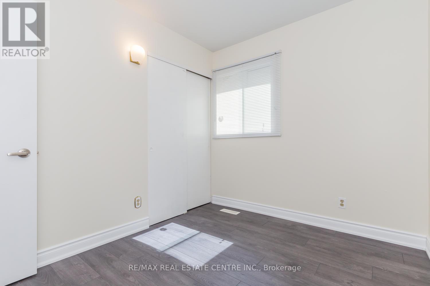 Upper - 1518 Oran Court, Mississauga, Ontario  L5N 1L3 - Photo 3 - W12977434