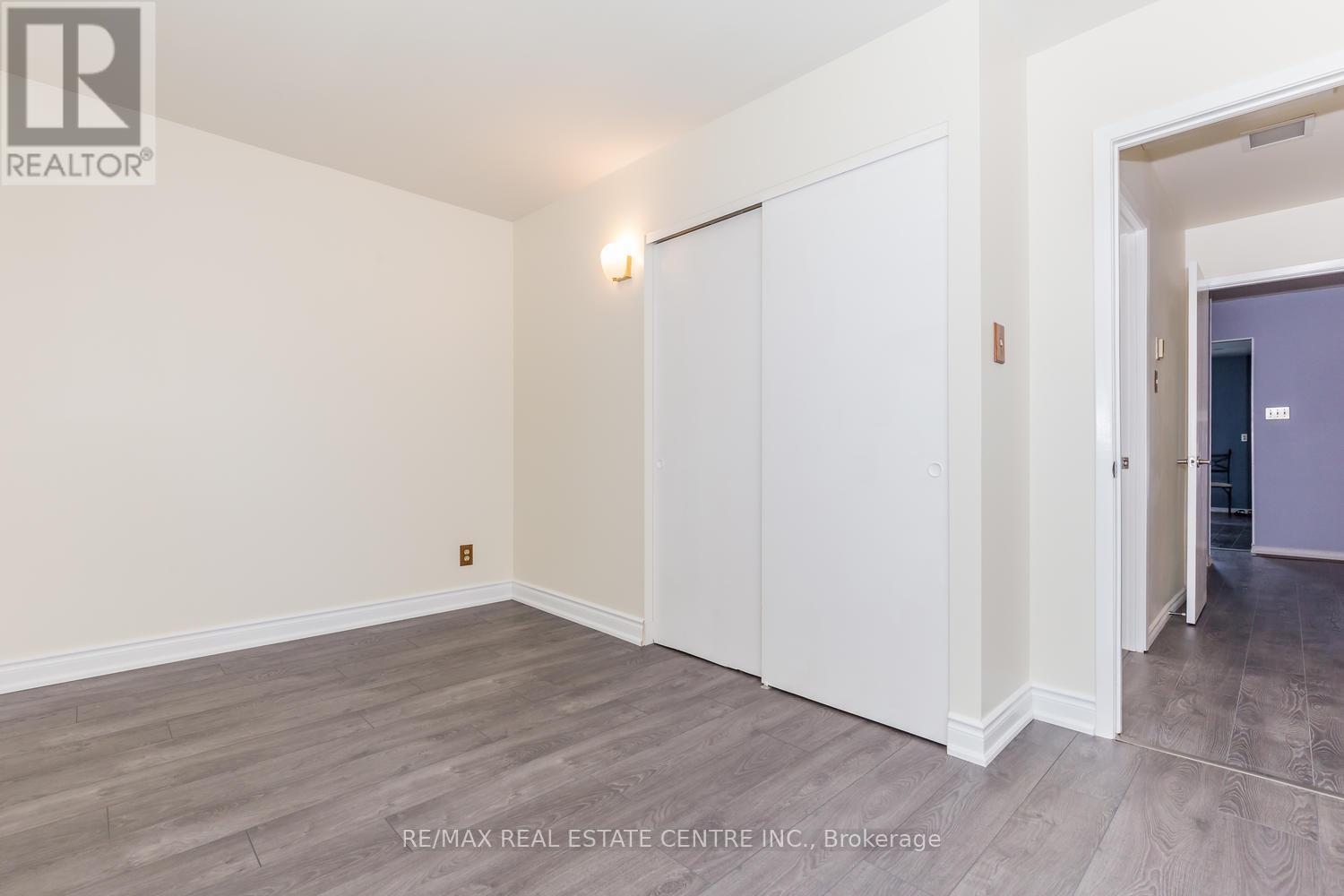 Upper - 1518 Oran Court, Mississauga, Ontario  L5N 1L3 - Photo 6 - W12977434