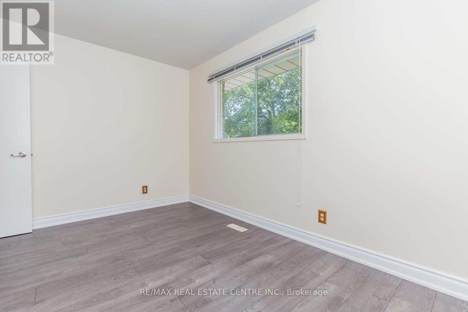 Upper - 1518 Oran Court, Mississauga, Ontario  L5N 1L3 - Photo 7 - W12977434