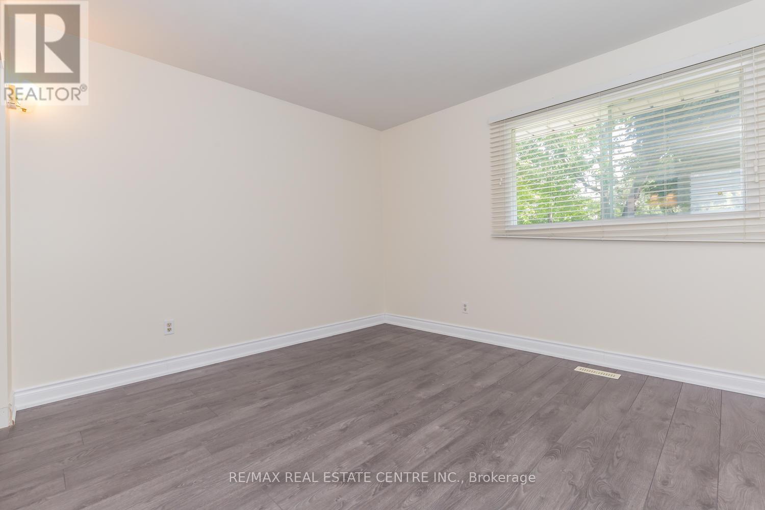 Upper - 1518 Oran Court, Mississauga, Ontario  L5N 1L3 - Photo 8 - W12977434