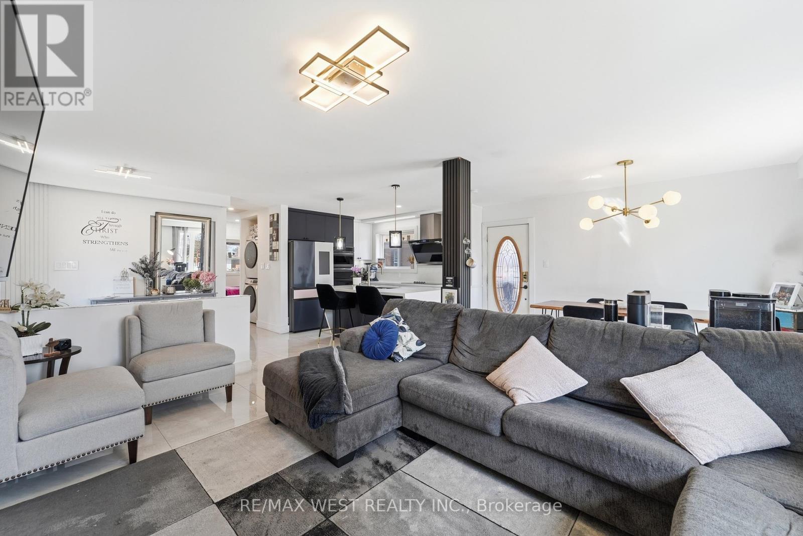 38 Bridesburg Drive, Toronto, Ontario  M9R 2K8 - Photo 10 - W12977528