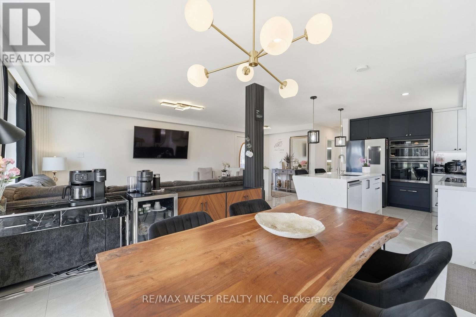 38 Bridesburg Drive, Toronto, Ontario  M9R 2K8 - Photo 11 - W12977528