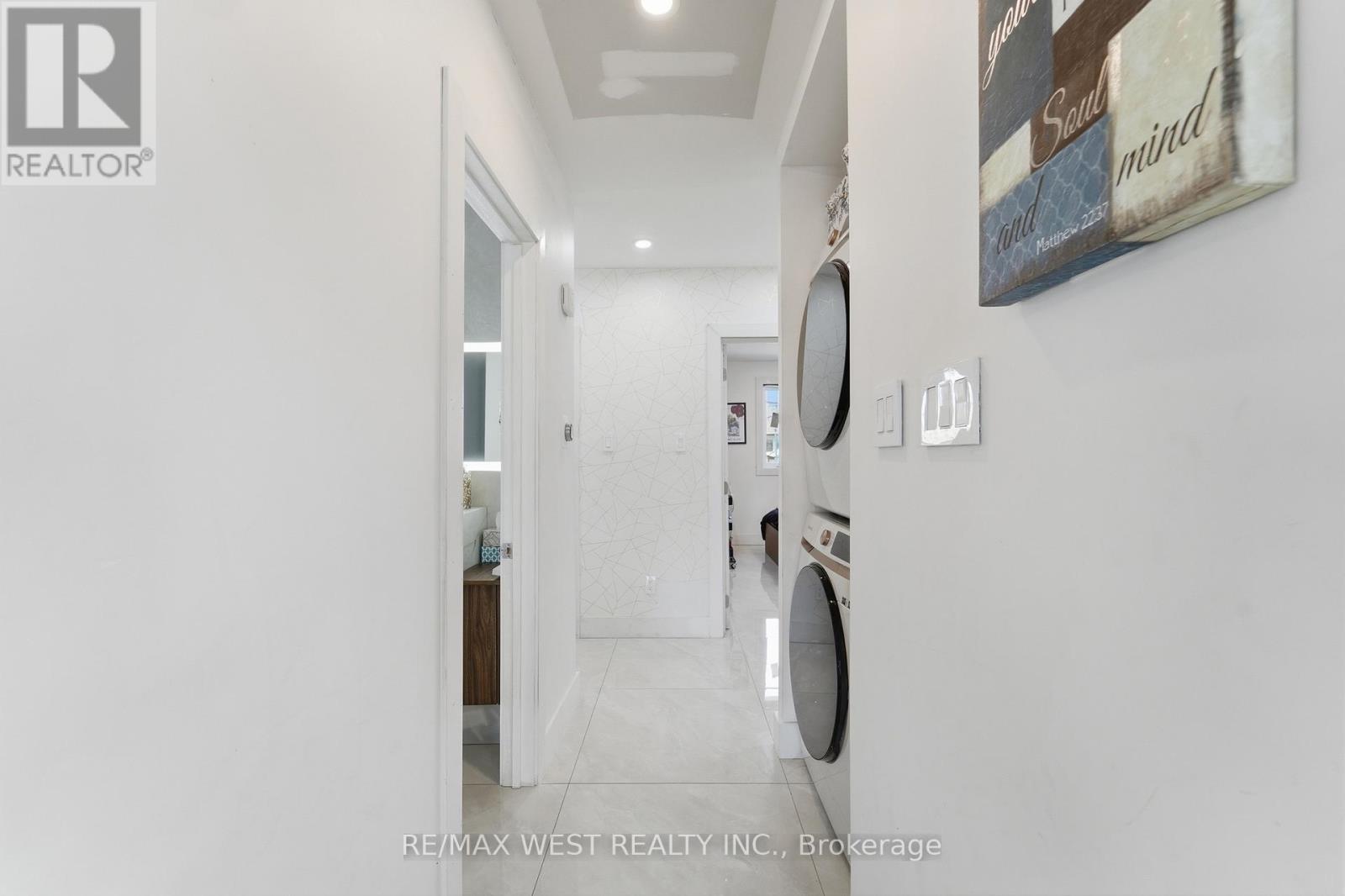 38 Bridesburg Drive, Toronto, Ontario  M9R 2K8 - Photo 12 - W12977528