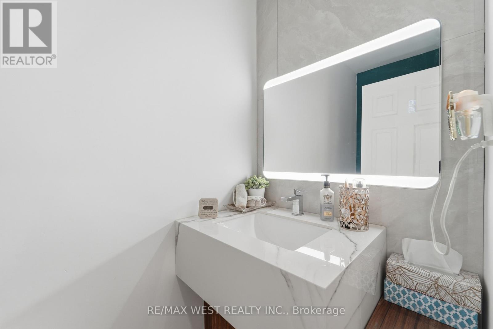 38 Bridesburg Drive, Toronto, Ontario  M9R 2K8 - Photo 13 - W12977528