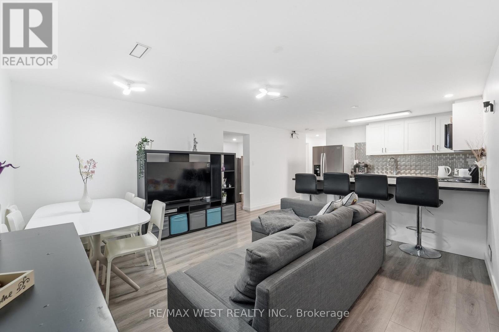 38 Bridesburg Drive, Toronto, Ontario  M9R 2K8 - Photo 19 - W12977528