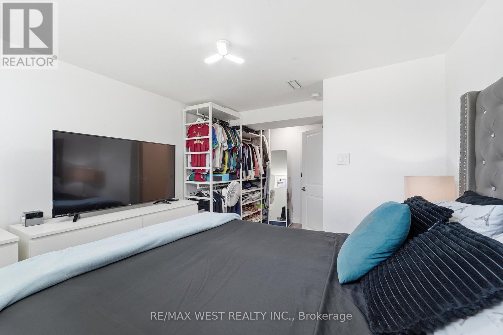 38 Bridesburg Drive, Toronto, Ontario  M9R 2K8 - Photo 23 - W12977528