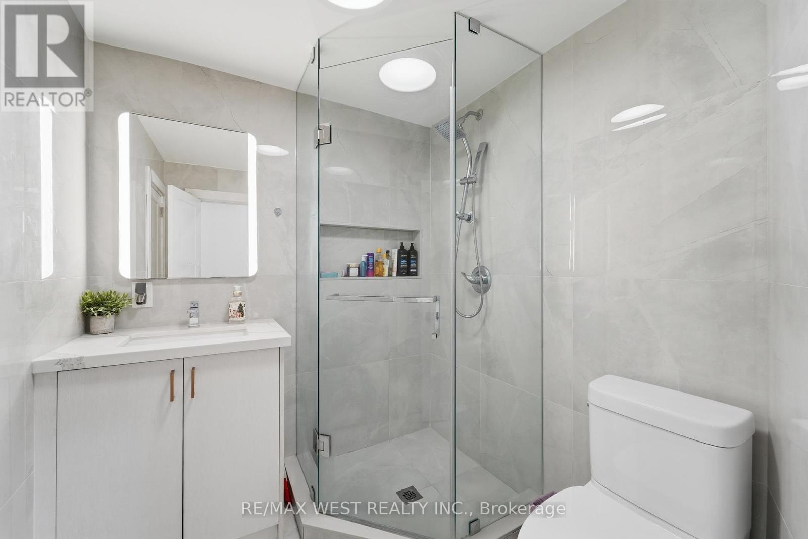 38 Bridesburg Drive, Toronto, Ontario  M9R 2K8 - Photo 24 - W12977528