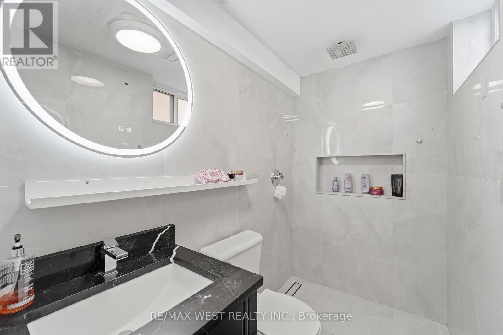 38 Bridesburg Drive, Toronto, Ontario  M9R 2K8 - Photo 25 - W12977528