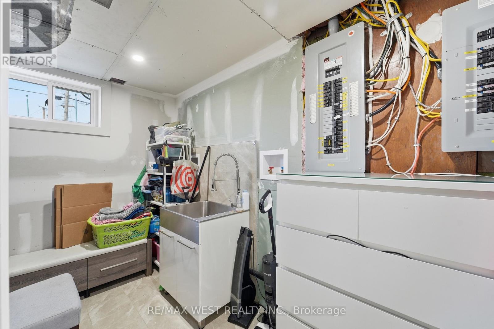 38 Bridesburg Drive, Toronto, Ontario  M9R 2K8 - Photo 28 - W12977528