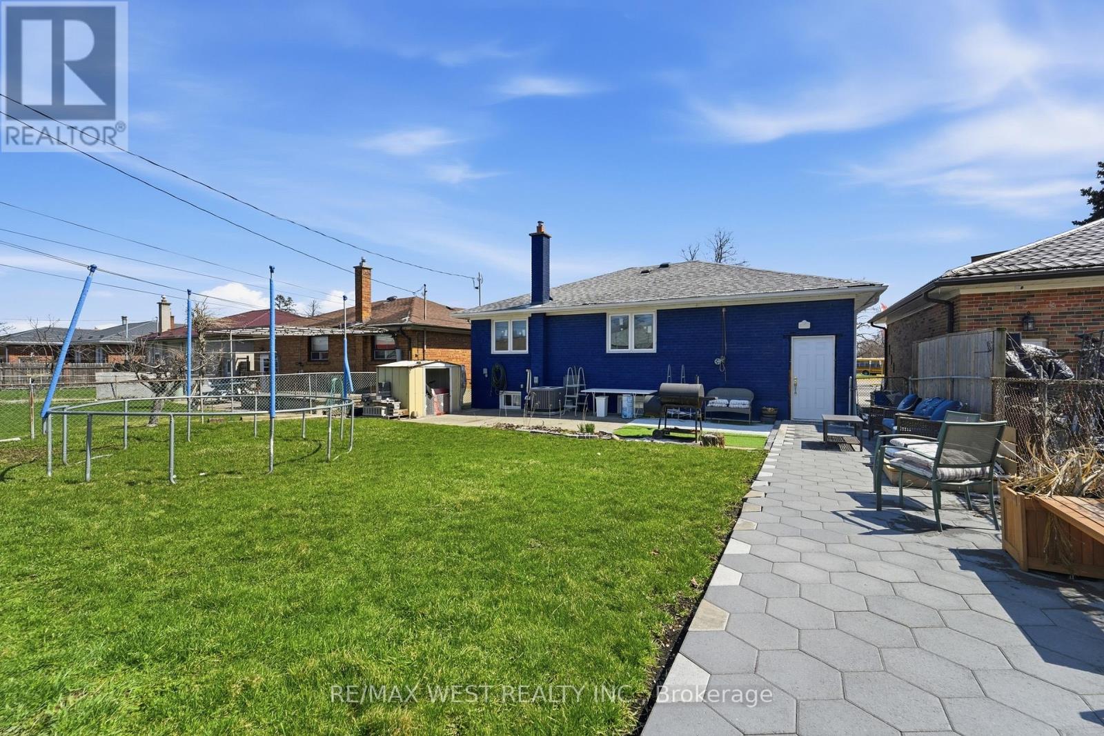 38 Bridesburg Drive, Toronto, Ontario  M9R 2K8 - Photo 30 - W12977528