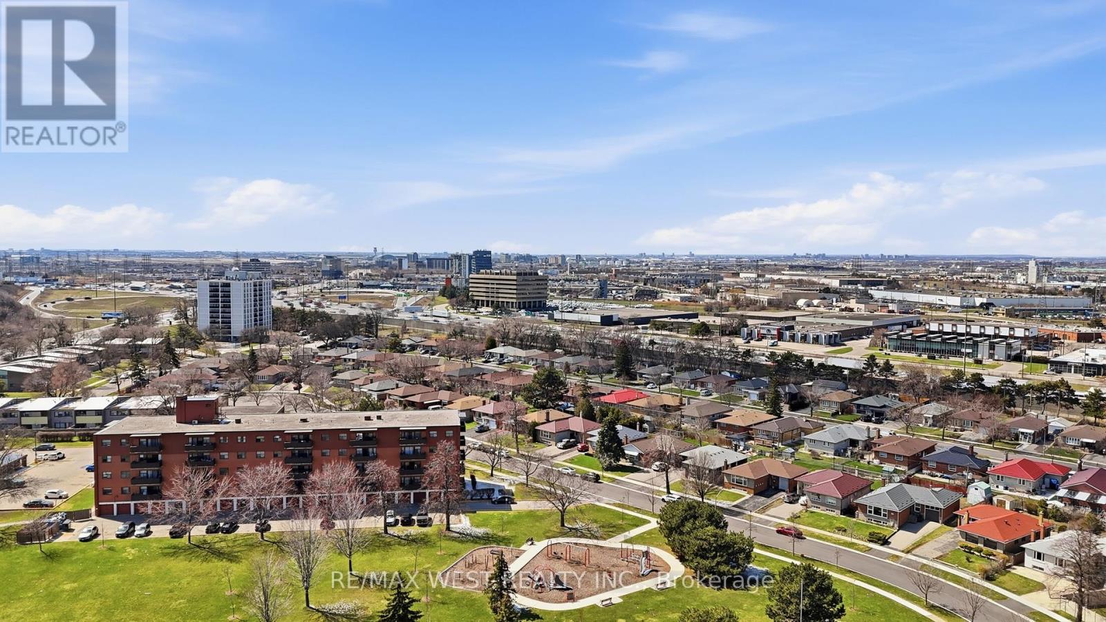 38 Bridesburg Drive, Toronto, Ontario  M9R 2K8 - Photo 37 - W12977528