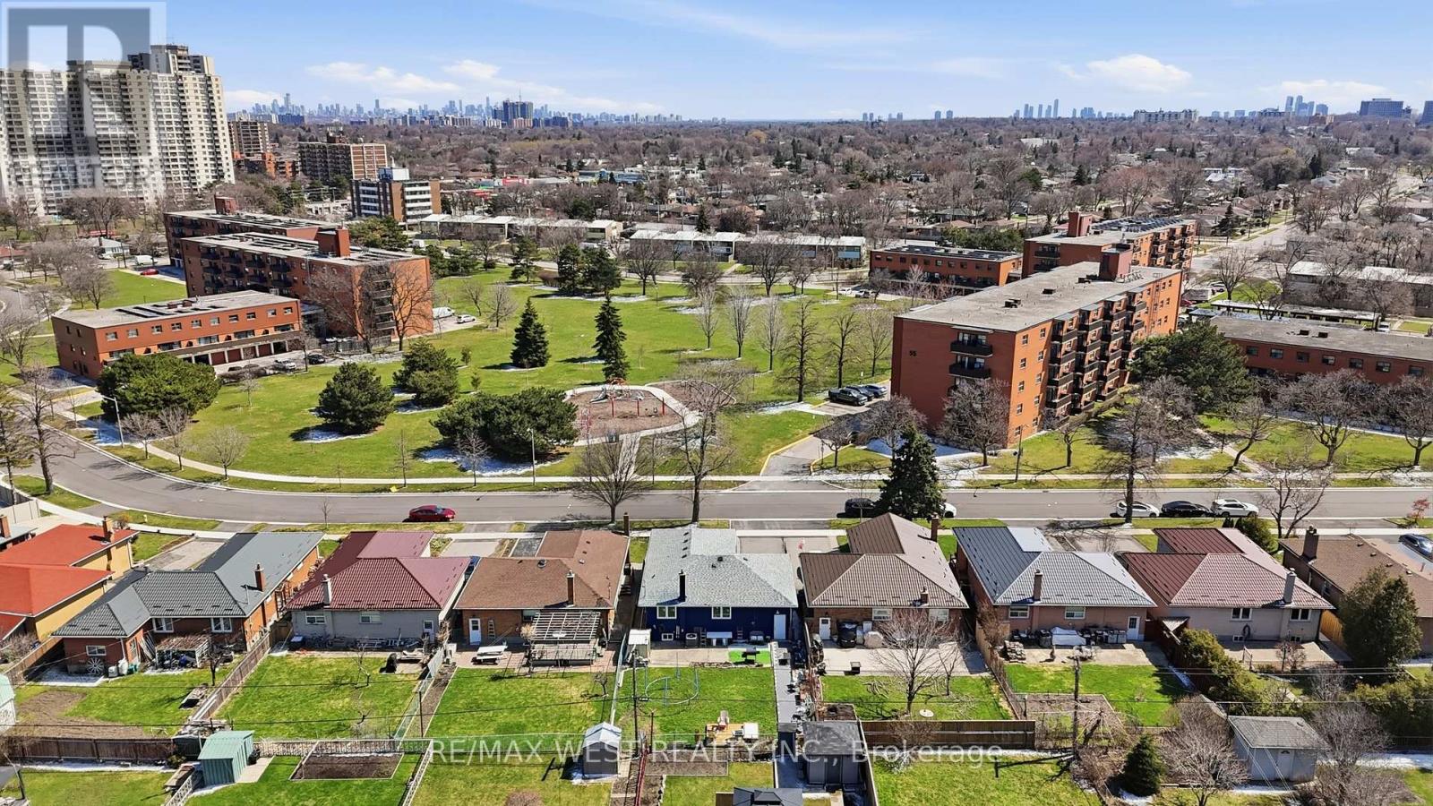 38 Bridesburg Drive, Toronto, Ontario  M9R 2K8 - Photo 38 - W12977528