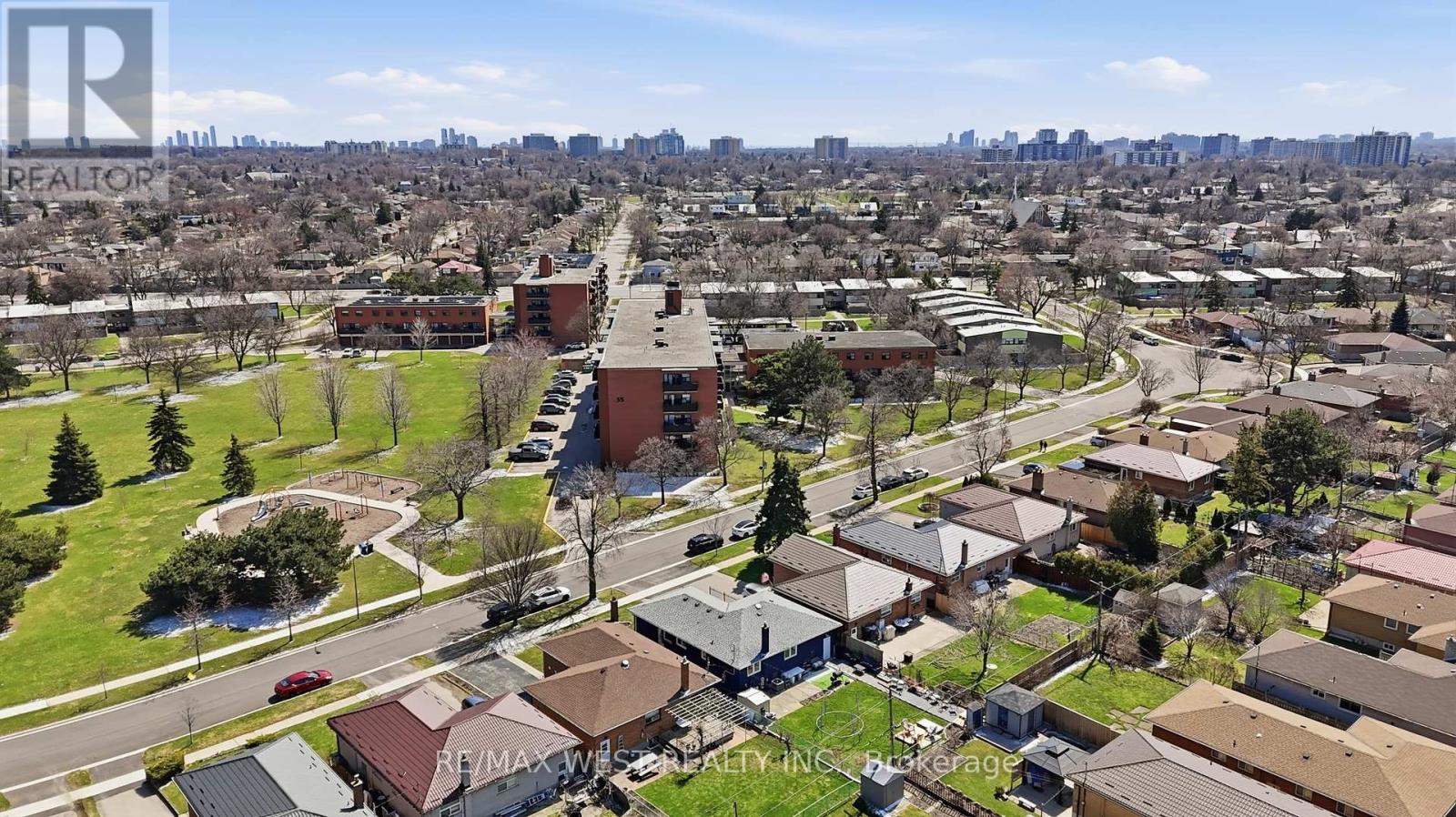 38 Bridesburg Drive, Toronto, Ontario  M9R 2K8 - Photo 39 - W12977528