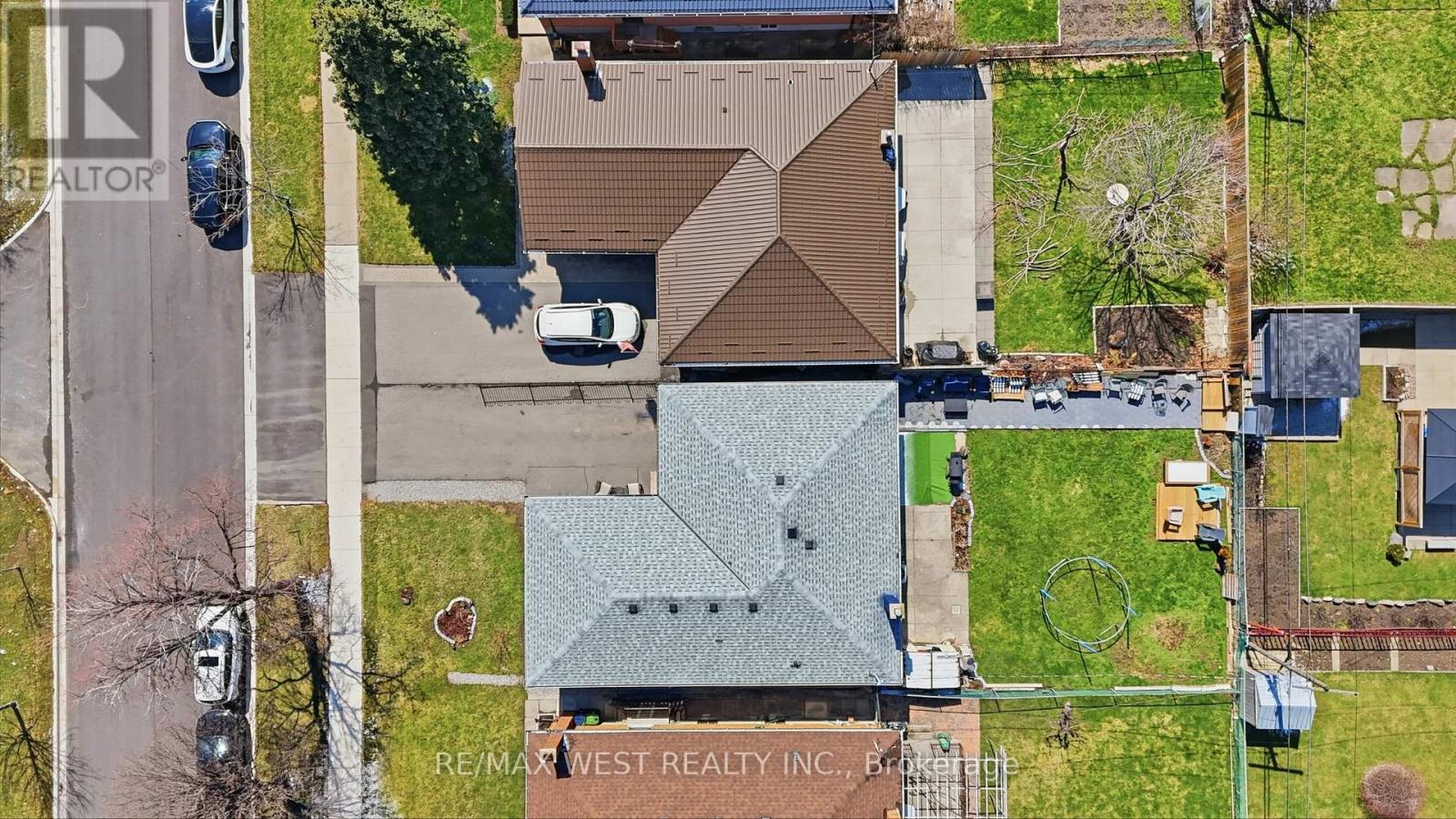 38 Bridesburg Drive, Toronto, Ontario  M9R 2K8 - Photo 41 - W12977528