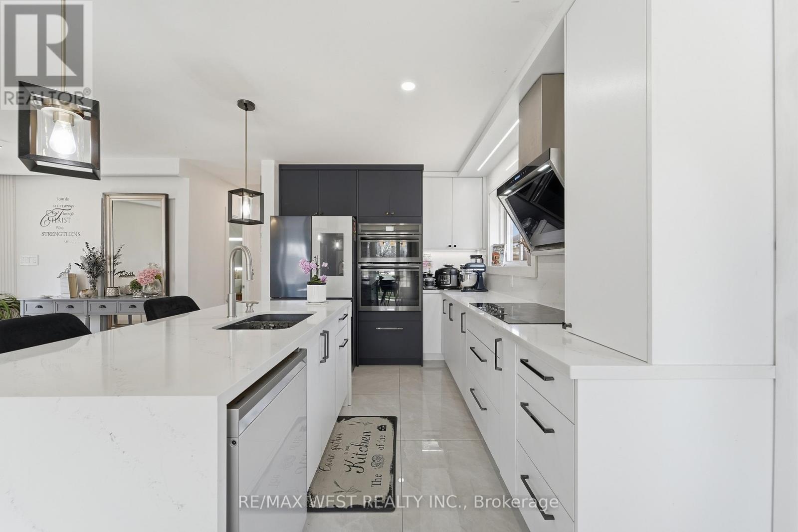 38 Bridesburg Drive, Toronto, Ontario  M9R 2K8 - Photo 8 - W12977528